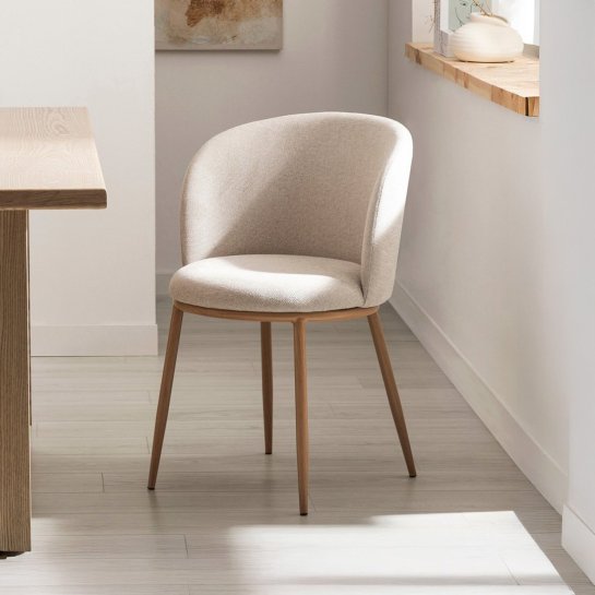Silla tapizada beige con pata natural - Imagen 2